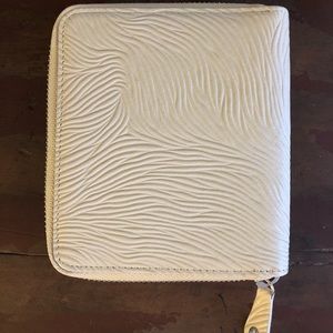 Gigi New York Medium Zip Wallet